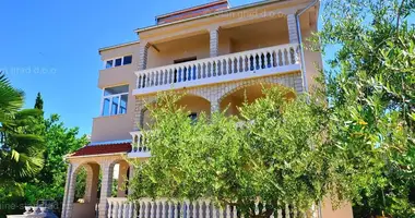 Casa 9 habitaciones en Radici, Croacia