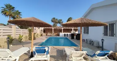 Bungalow w Dromolaxia Meneou Municipality, Cypr