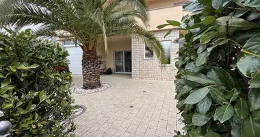 Hôtel 340 m² dans Jadranovo, Croatie