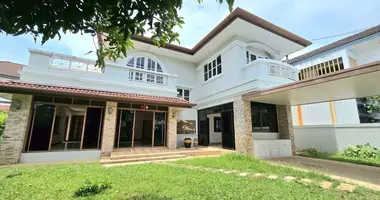 4 bedroom apartment in Si Sunthon, Thailand