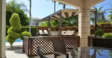 Villa 5 zimmer in Koinoteta Agiou Tychona, Zypern