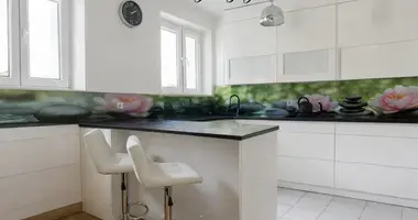 Mieszkanie 3 pokoi w Warszawa, Polska