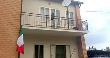 Casa 13 habitaciones en Terni, Italia