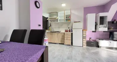 Apartamento 5 habitaciones en Montenegro