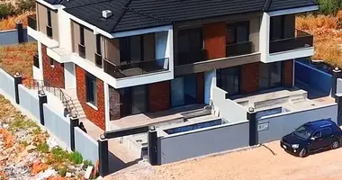 Duplex 6 rooms in Dosemealti, Turkey