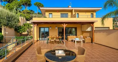Villa 4 bedrooms in Calella, Spain