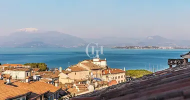 Пентхаус 5 комнат в Desenzano del Garda, Италия