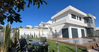Villa 4 bedrooms in Episkopi Municipality, Cyprus