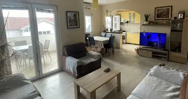Apartamento 4 habitaciones en Montenegro