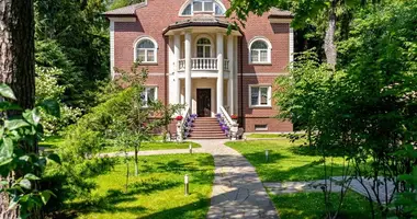 7 bedroom house in Zhukovka, Russia