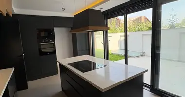 Villa 8 rooms in Konyaalti, Turkey