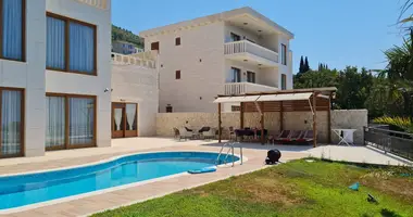 Casa 5 habitaciones en Rijeka Rezevici, Montenegro