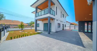 Haus 5 Schlafzimmer in Huai Yai, Thailand