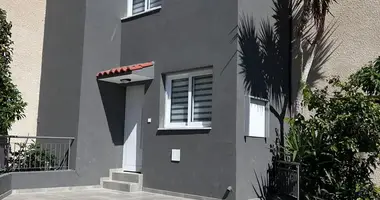 Apartamento 4 habitaciones en Koinoteta Parekklesias, Chipre