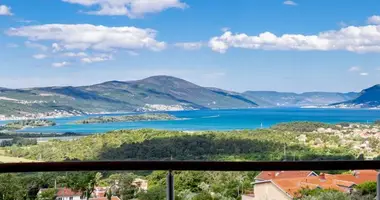 Apartamento 3 habitaciones en Kavac, Montenegro