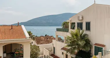 Wohnungen auf mehreren Ebenen 6 Schlafzimmer in Herceg Novi, Montenegro