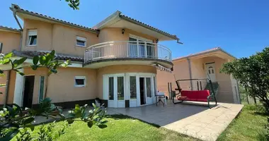 Haus 4 Schlafzimmer in Bjelisi, Montenegro