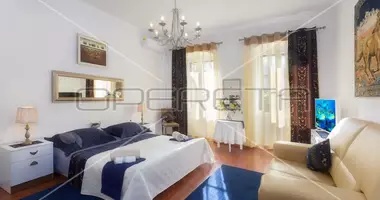 Квартира 4 комнаты в Сплитско-Далматинская жупания, Хорватия