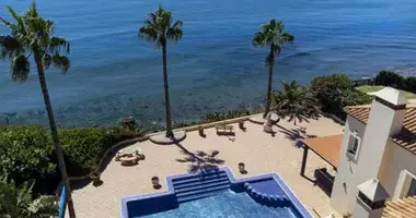 5 bedroom house in Artola, Spain