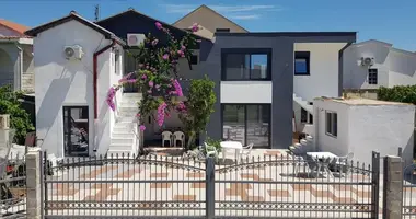 9 bedroom house in Donji Stoj Shtoji i Poshtem, Montenegro