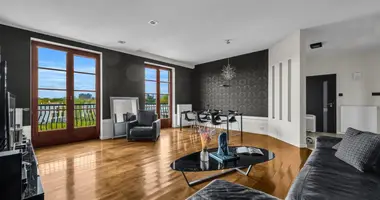Wohnung 4 zimmer in Warschau, Polen