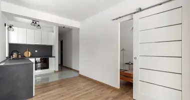 Mieszkanie 2 pokoi w Warszawa, Polska