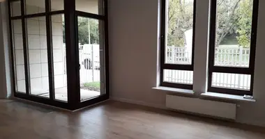 Mieszkanie 3 pokoi w Warszawa, Polska