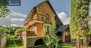 Maison dans Naujatriobiai, Lituanie