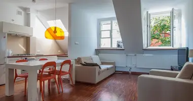 Mieszkanie 3 pokoi w Warszawa, Polska