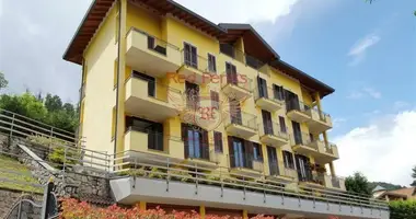 3 bedroom apartment in Meina, Italy