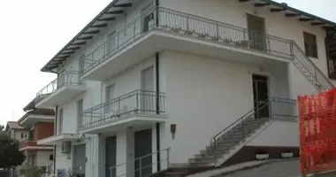 Коммерческое помещение 500 м² в Терни, Италия