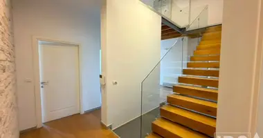 Bureau 180 m² dans Tirana, Albanie