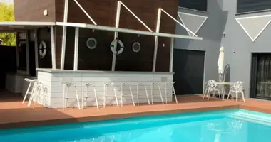 Mieszkanie 7 pokojów w Limassol, Cypr
