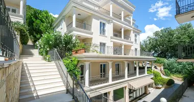 Apartamento 5 habitaciones en Herceg Novi, Montenegro