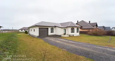 Casa 4 habitaciones en Zaslauje, Belarús