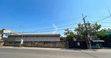 Commercial property 2 400 m² in Sangkat Kouk Roka, Cambodia