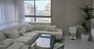 5 room apartment in Hadera, Israel