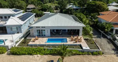 Casa 3 habitaciones en Roatán, Honduras