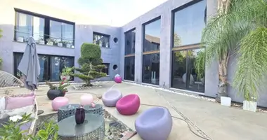 5 bedroom house in Dos Hermanas, Spain