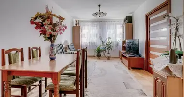 Mieszkanie 3 pokoi w Warszawa, Polska