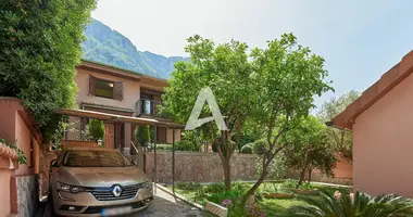 3 bedroom house in Dobrota, Montenegro