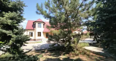 Brand New Boutique Riverside Retreat + 1.0 Ha Private Island Potential en Odesa, Ucrania