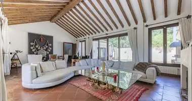 5 bedroom house in Spain