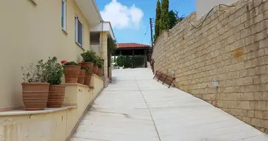 5 bedroom house in Kamares, Cyprus
