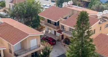 Mieszkanie 3 pokoi w Peyia, Cypr