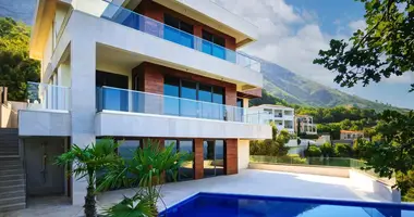 5 bedroom house in Rijeka Rezevici, Montenegro