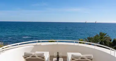 Penthouse 3 bedrooms in Estepona, Spain