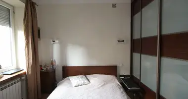 Mieszkanie 3 pokoi w Warszawa, Polska