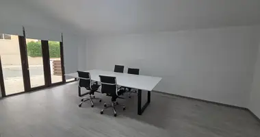 Bureau 370 m² dans Demos Agiou Athanasiou, Chypre