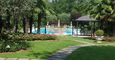 Willa 6 pokojów w Padenghe sul Garda, Włochy